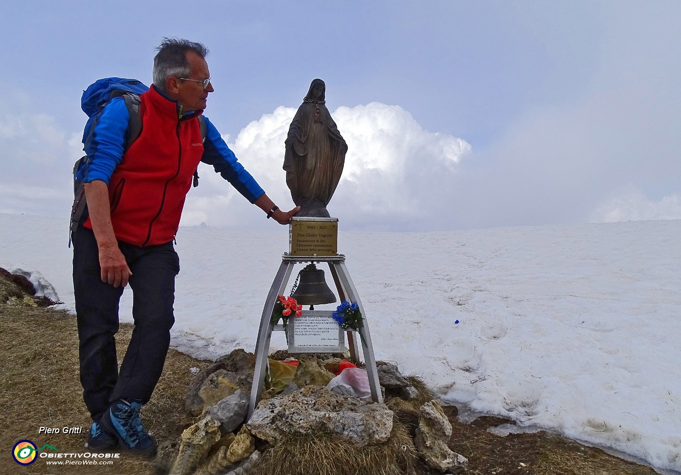 77 Alla Madonnina di vetta di Cima di Piazzo (2057 m).JPG -                                